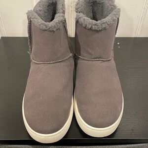 Cliffs by white mountain Gray Cozy Faux-Shearling Ankle Boots size 7.5